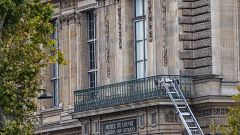 El robo de joyas en el Louvre, el último en una larga lista de atracos de película en museos