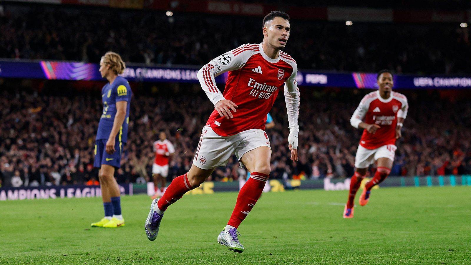 Martinelli celebra uno de los goles del Arsenal al Atlético