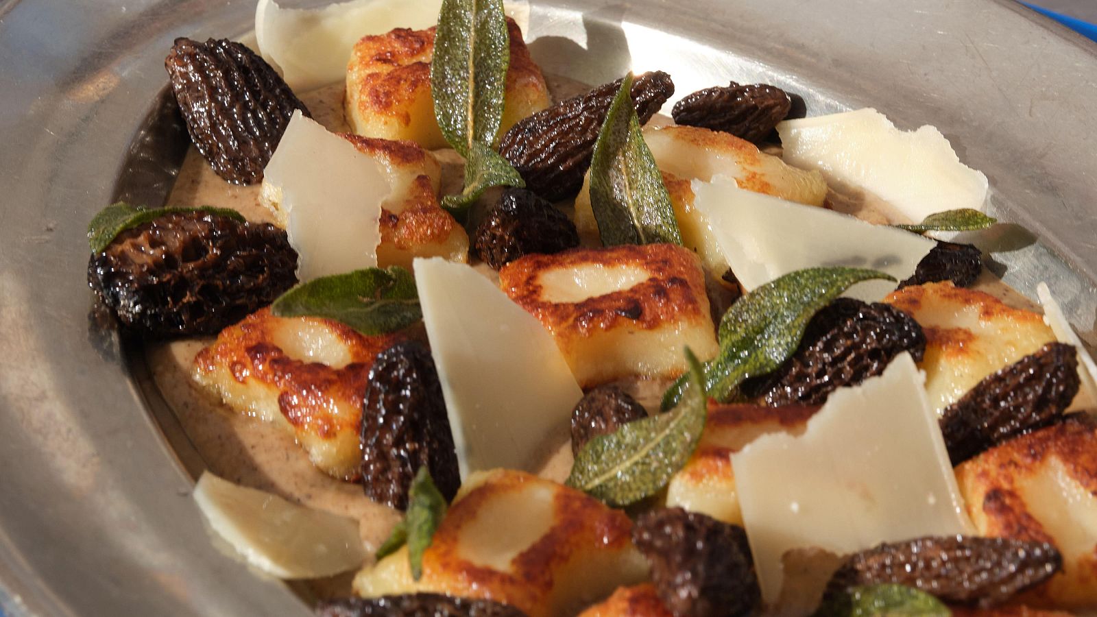 Receta de gnocchi con colmenillas, parmesano y salvia de MasterChef Celebrity 10