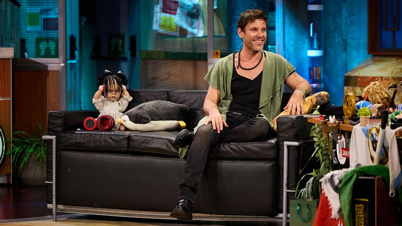 El cantante sevillano Javián visita La Revuelta de Broncano 20/10/25