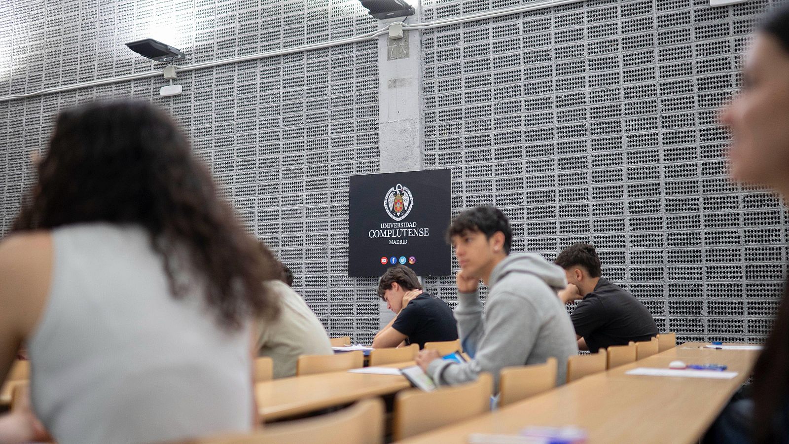 Madrid asegura que "no va a dejar caer" a ninguna universidad