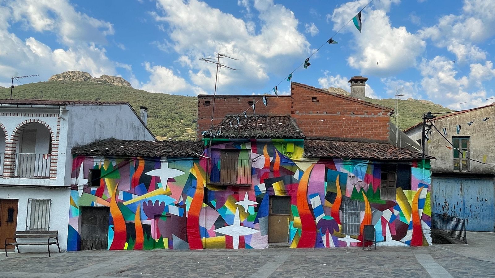 ‘Muro crítico’ celebra 10 años de arte en el medio rural de Cáceres