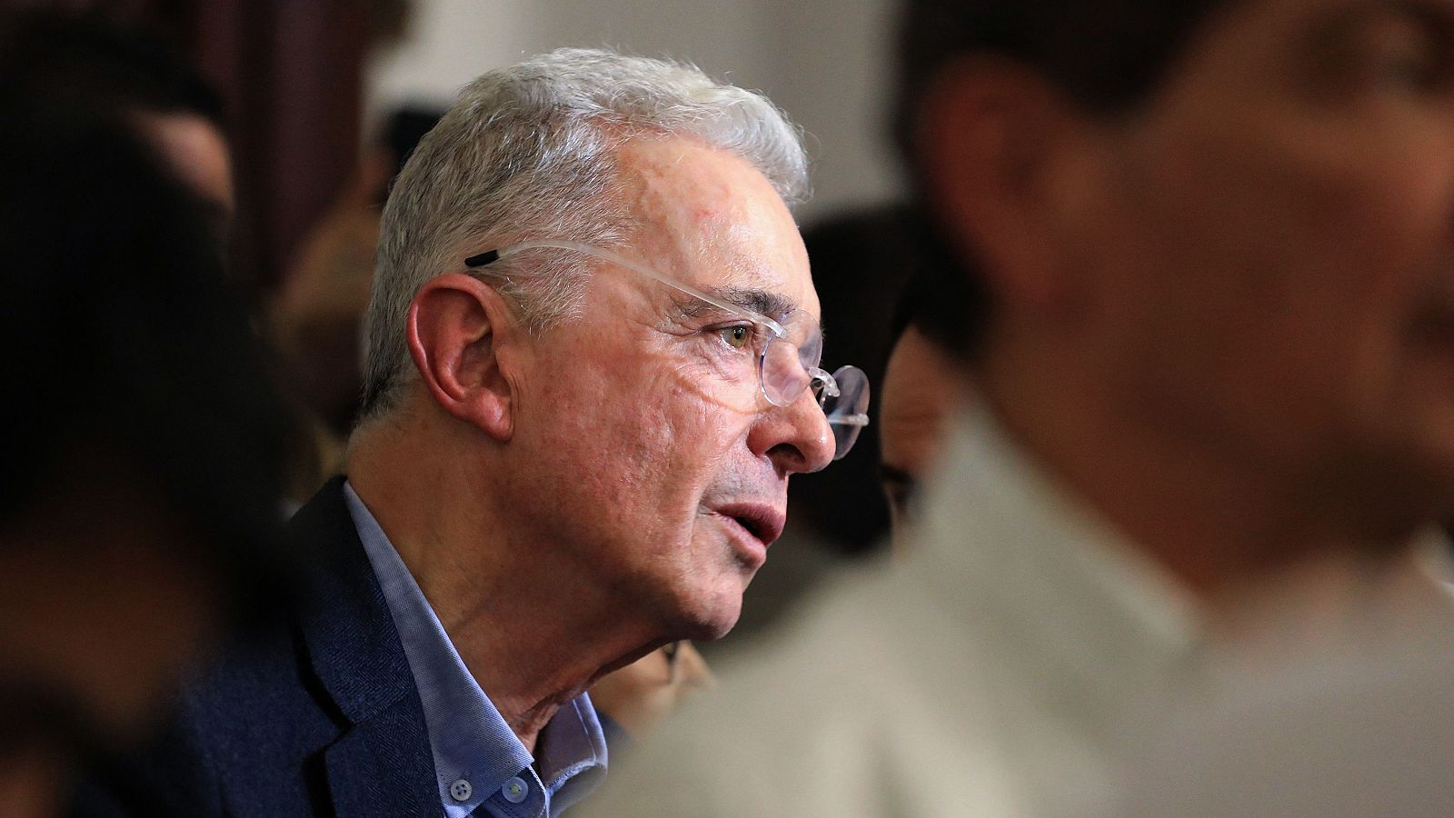 El Tribunal de segunda instancia absuelve al expresidente Uribe por el delito de soborno