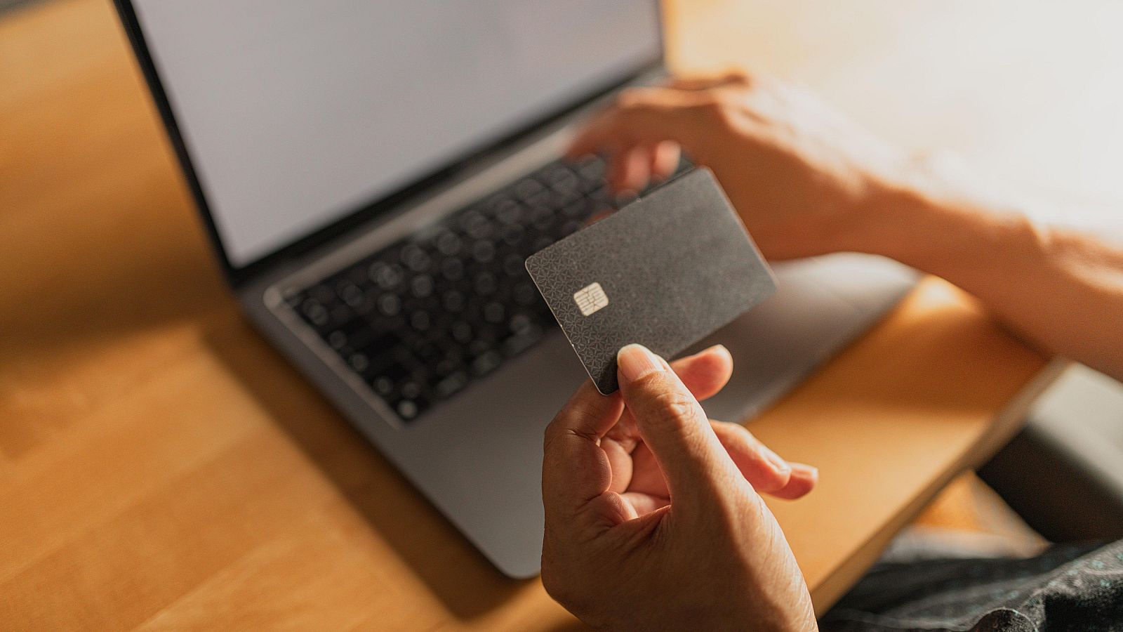 La OCU denuncia a la web de reventa de entradas Viagogo ante la CNMC por "incumplimiento" de la ley