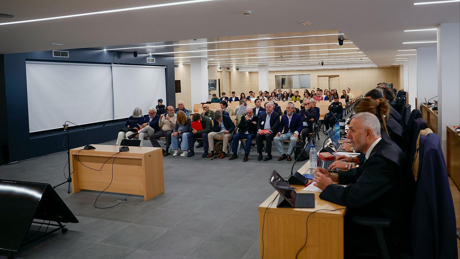 Imagen del primer día de juicio del banquillo de los acusados del último juicio del caso Gürtel en la Audiencia Nacional.