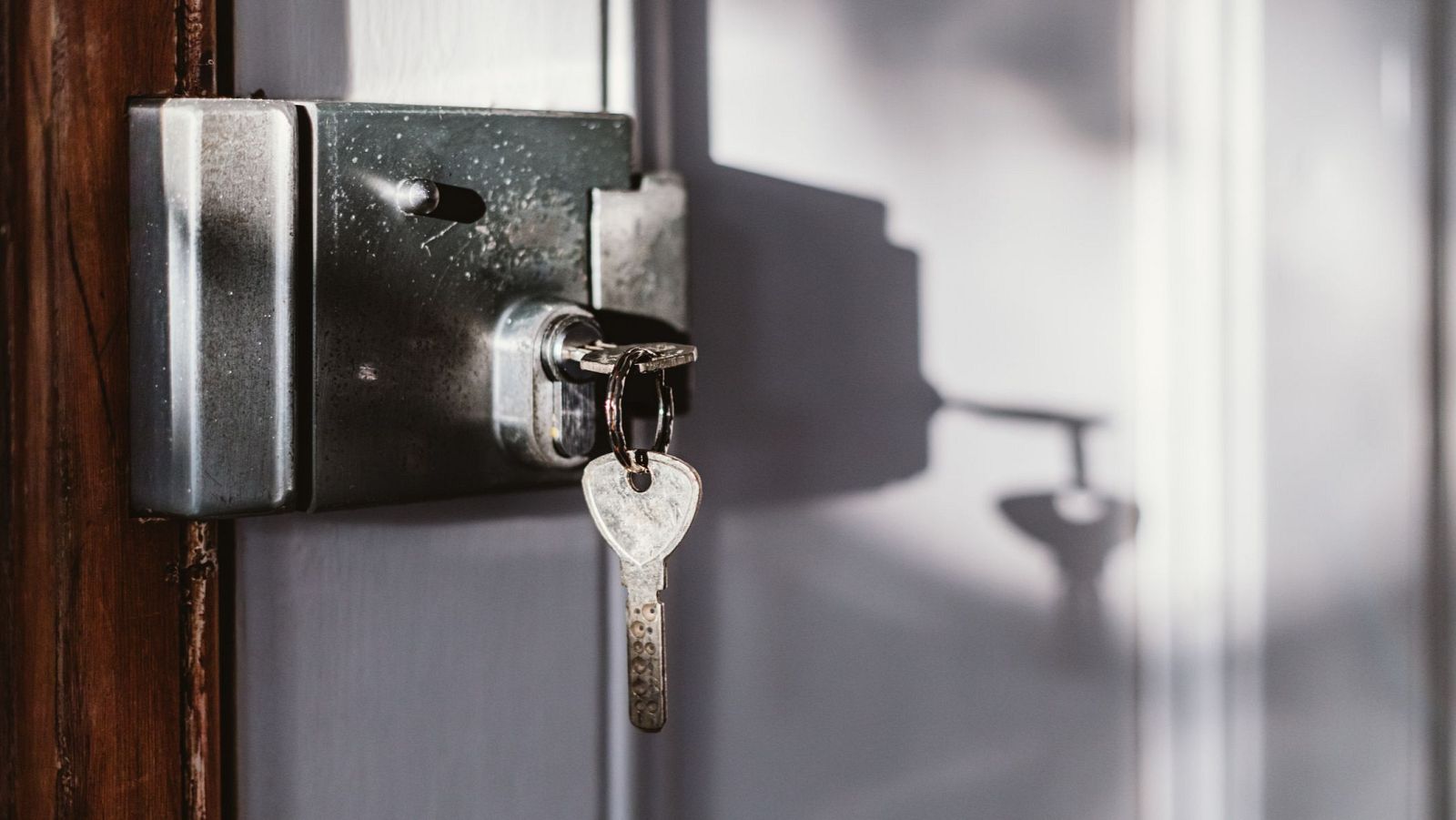 Las hipotecas sobre viviendas suben un 7,5% en agosto y el tipo de interés baja al 2,89%, un mínimo en tres años