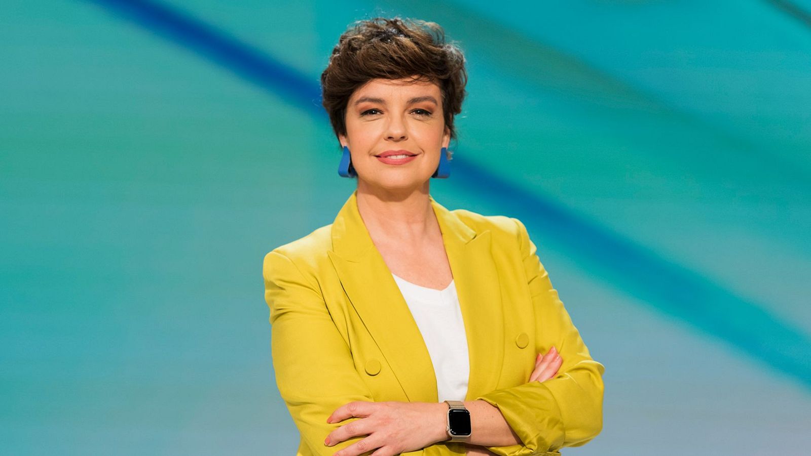 Cristina Villanueva, presentadora de 'El segon cafè' al plató del programa