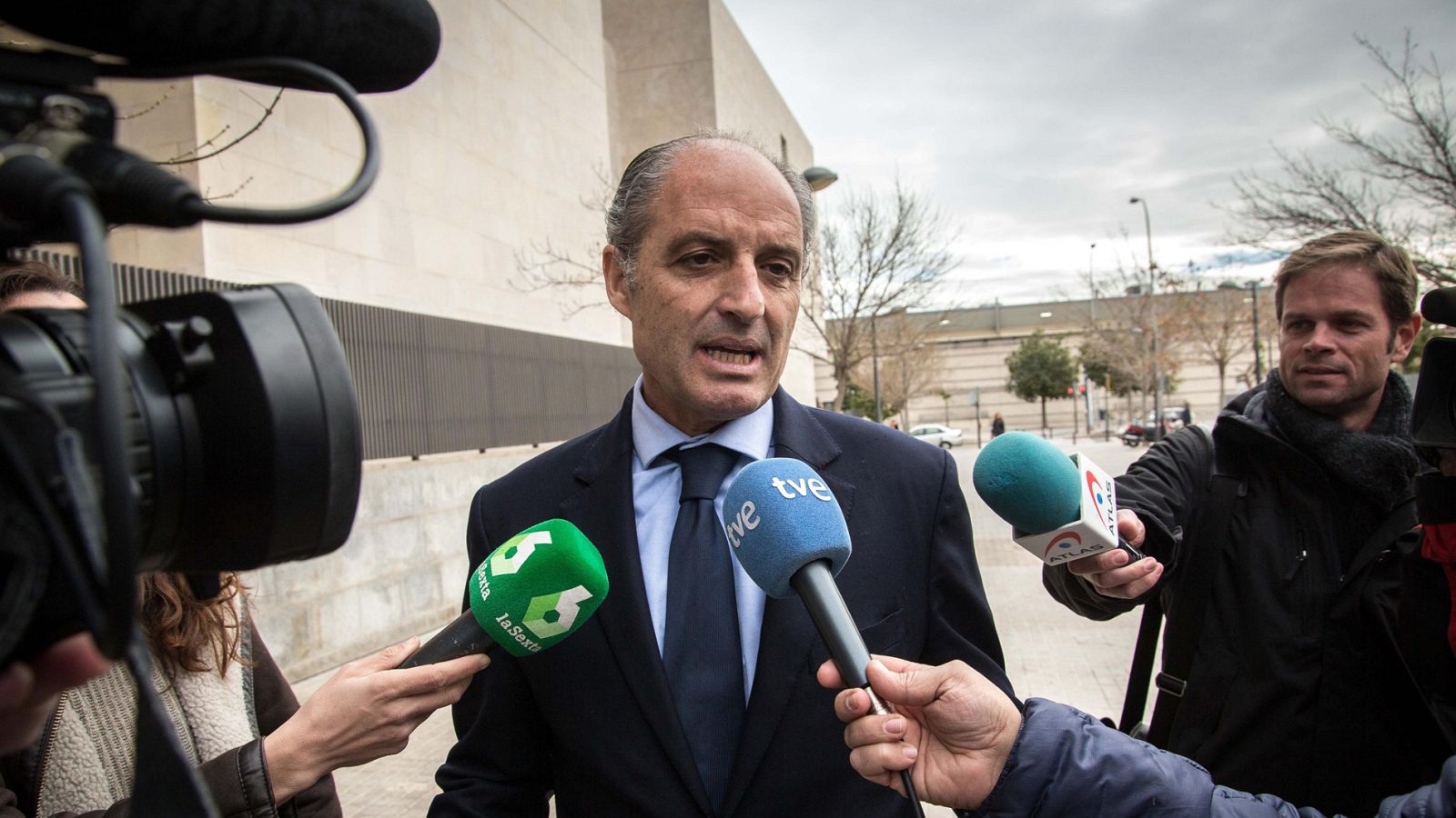 El expresidente de la Generalitat Valenciana Francisco Camps a su llegada a la Ciudad de la Justicia