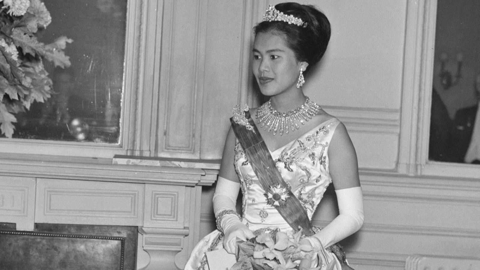 Muere Sirikit, la reina madre de Tailandia, a los 93 años