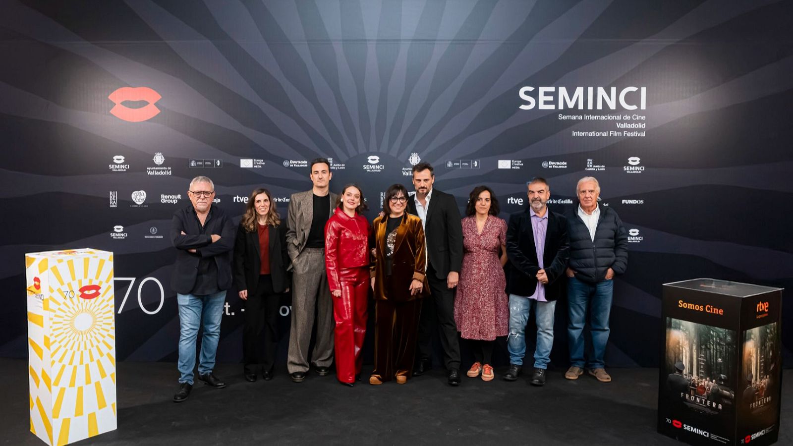 El equipo de 'Frontera', en la gala RTVE, anoche en la Seminci