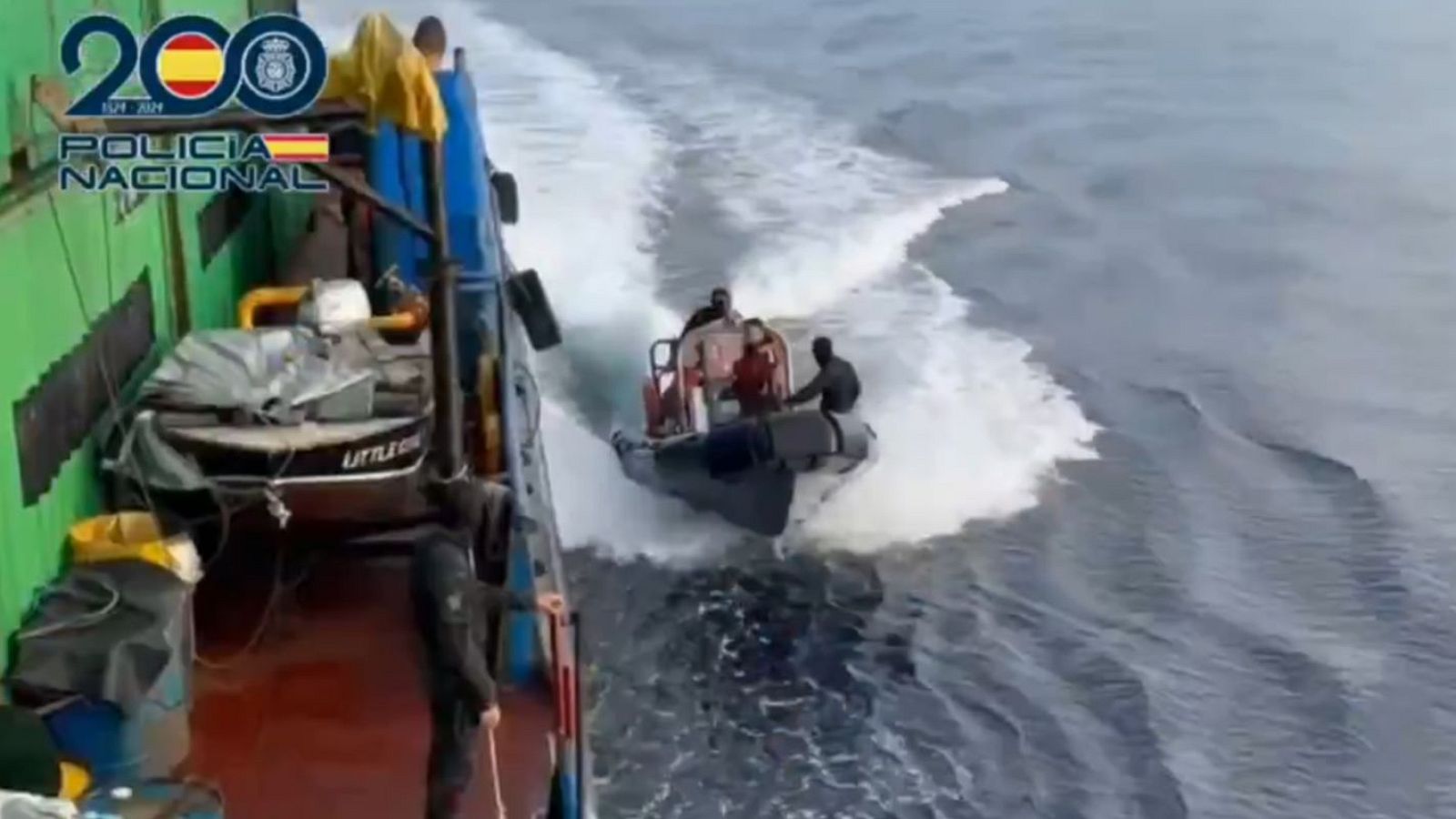 Interceptados 6.500 kg de cocaína de un barco a 600 millas de Canarias