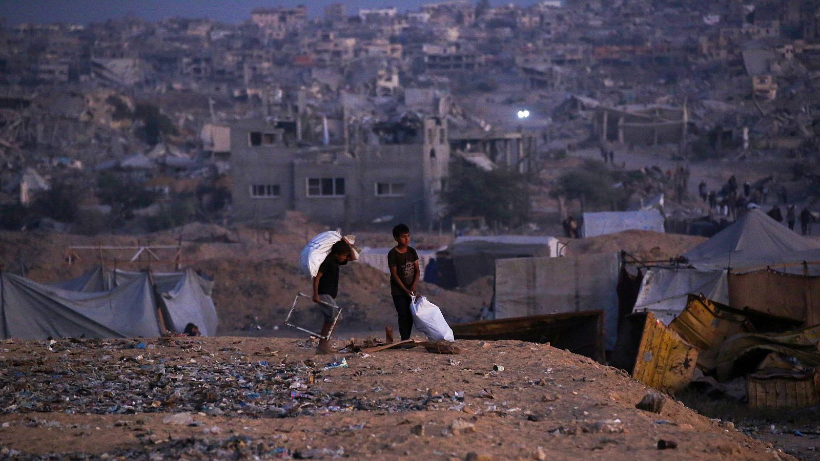 Sanidad evacúa de Gaza a un nuevo grupo de menores palestinos para ser atendidos en hospitales españoles