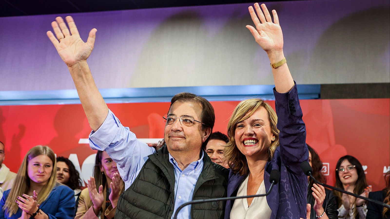 El expresidente de la Junta de Extremadura, Guillermo Fernández Vara, y la ministra de Educación, Pilar Alegría, en una imagen de archivo de 2023