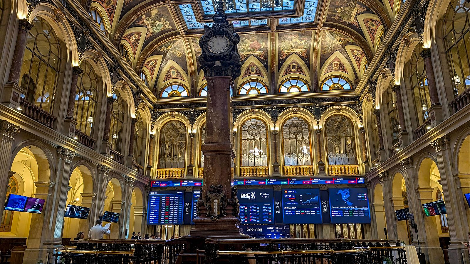 El Ibex 35 supera los 16.000 puntos y bate su máximo histórico 18 años después