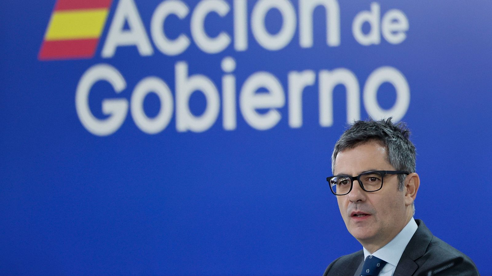 El ministro de la Presidencia, Justicia y Relaciones con las Cortes, Félix Bolaños, durante la rueda de prensa posterior a la reunión del Consejo de Ministros, este martes en Moncloa.