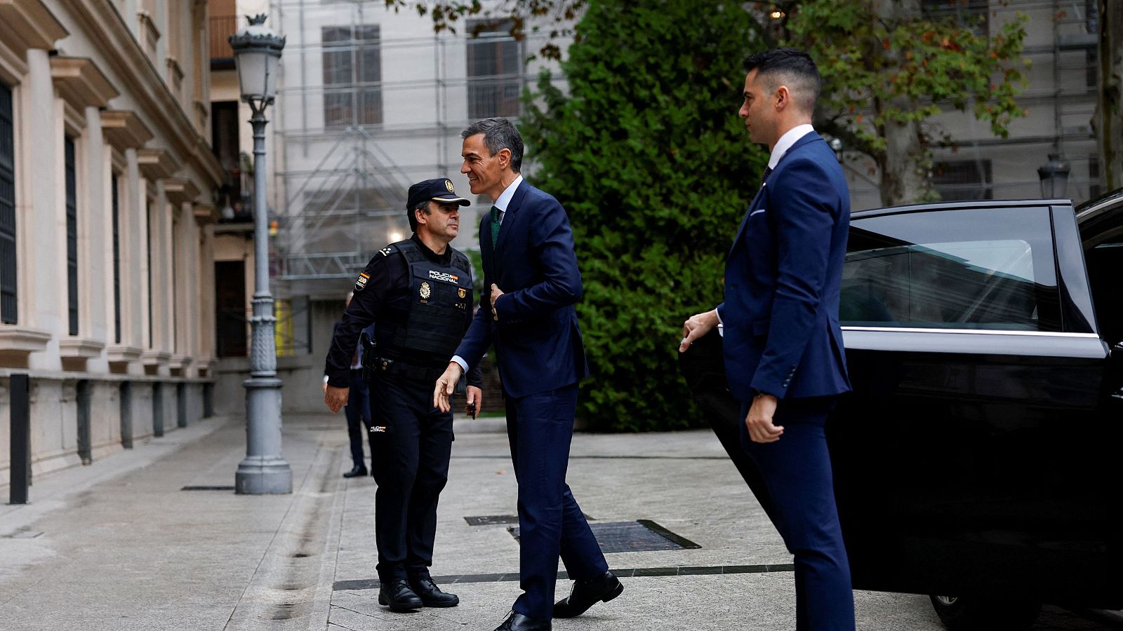 El presidente del Gobierno, Pedro Sánchez, a su llegada este jueves al Senado para comparecer en la comisión de investigación del caso Koldo.