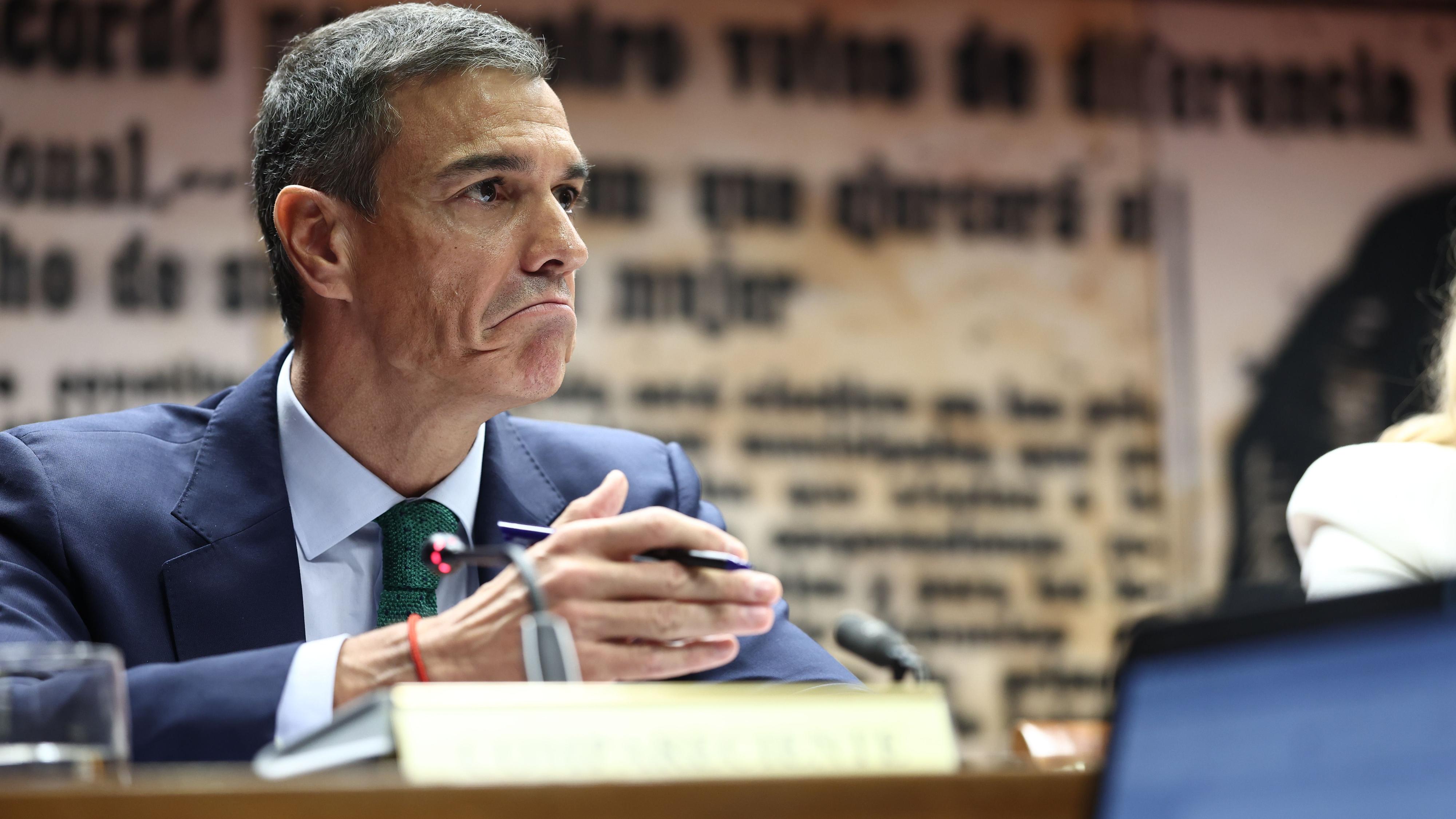 Sánchez admite en el Senado que recibió dinero en efectivo del PSOE  "siempre" con factura