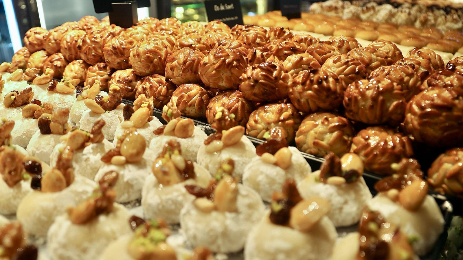 Els pastissers preveuen una bona campanya de panellets tot i l’encariment dels ingredients