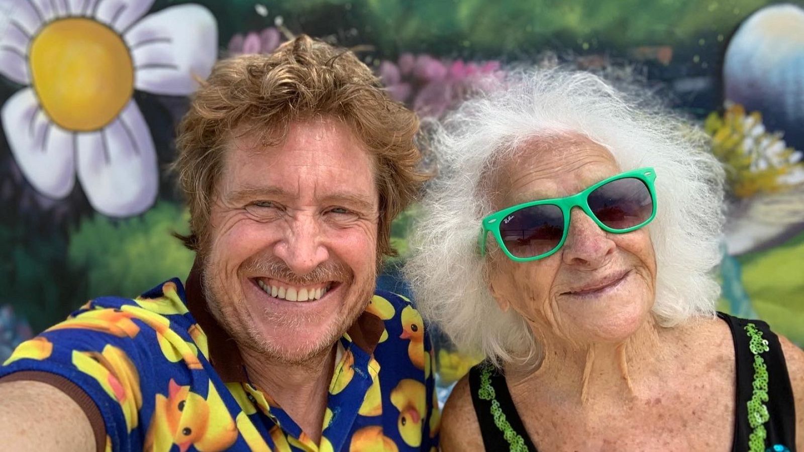 Carmen Sánchez amb David Moncasi, director del documental 'Muñequita linda'