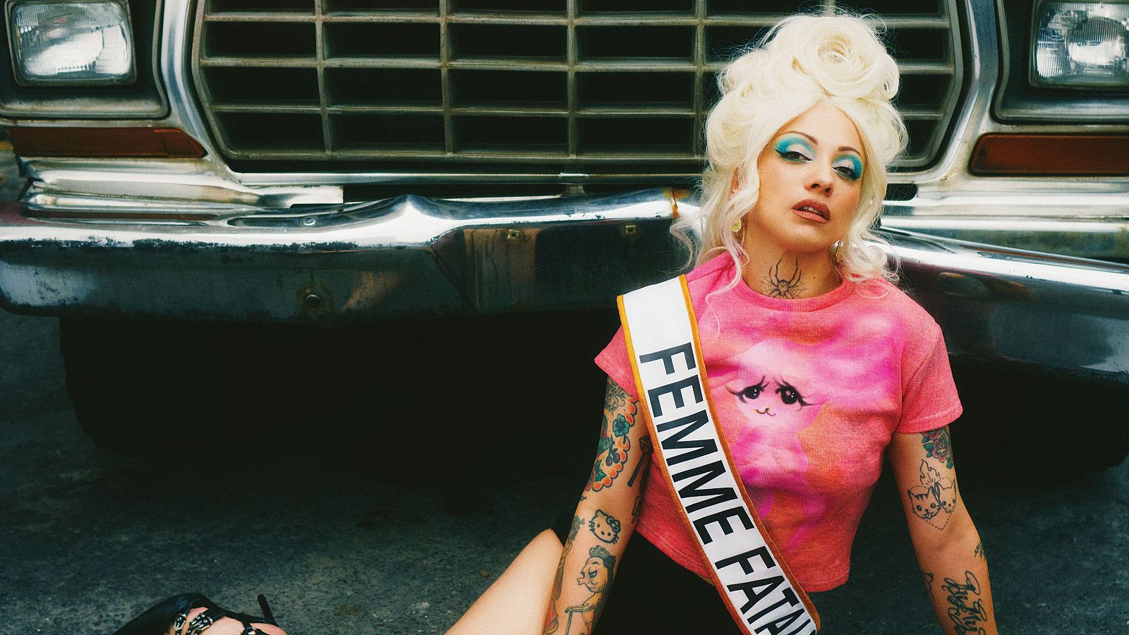 Mon Laferte se reinventa en una 'femme fatale' con su nuevo disco