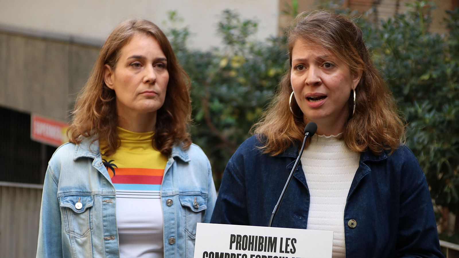 Les líders dels Comuns al Parlament i Barcelona, Jéssica Albiach i Janet Sanz, en roda de premsa
