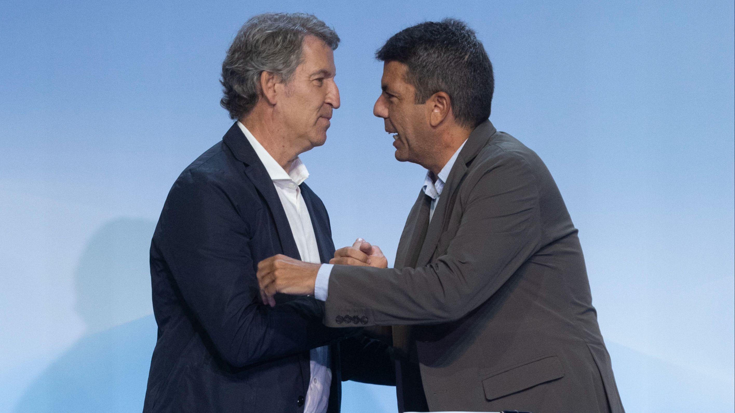 Feijóo aplaude la decisión de Mazón de dimitir y se une a su discurso de  culpar al Gobierno