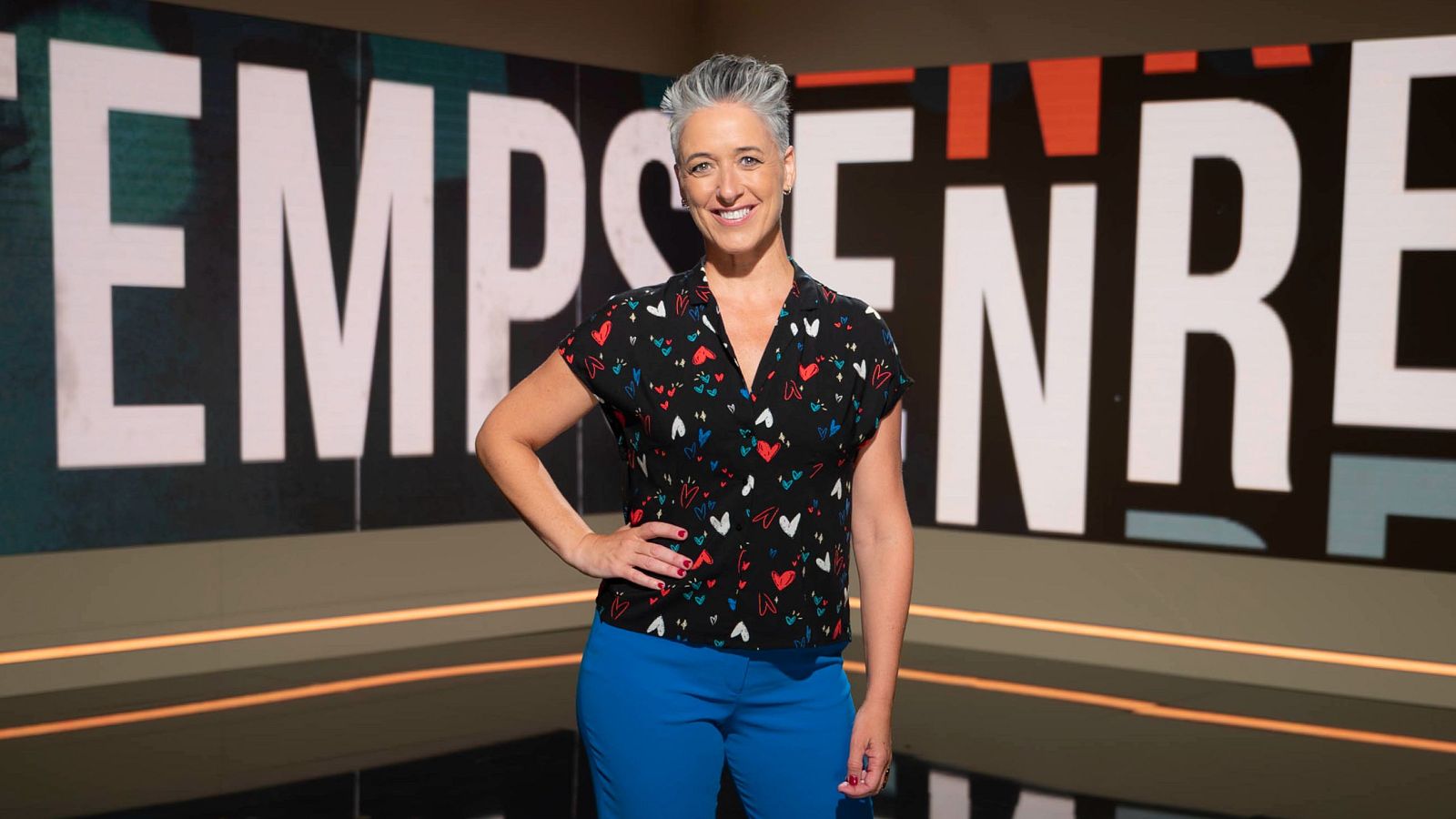 Montse Soto, presentadora de 'Temps enrere', al plató del programa