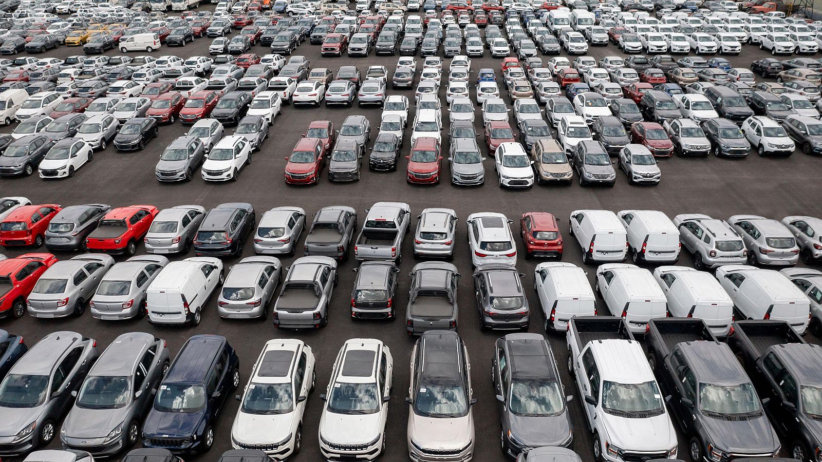 Las ventas de coches crecen un 16% en octubre, con casi 100.000 matriculaciones, impulsadas por los eléctricos