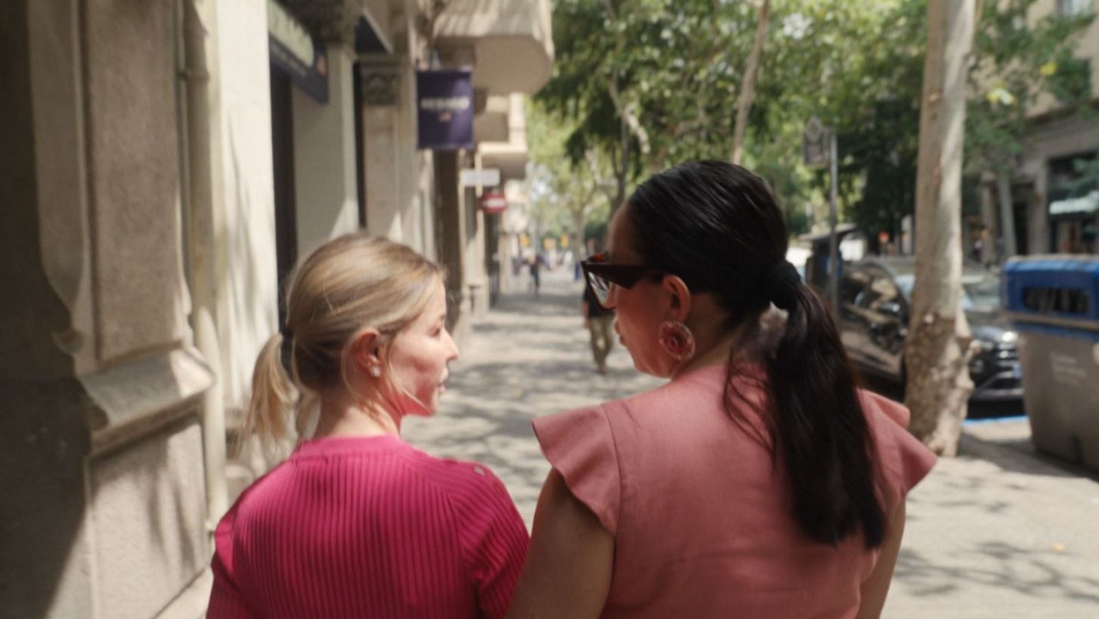 Candela Peña i Adriana Ribé a 'Una tarda amb...' pels carrers de Barcelona