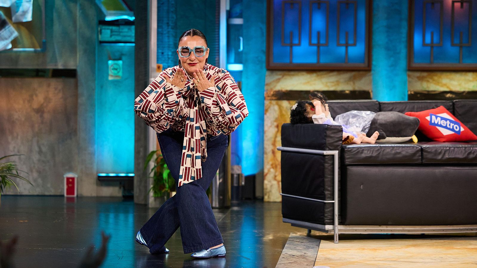 Candela Peña saluda al público de La Revuelta 4/11/25