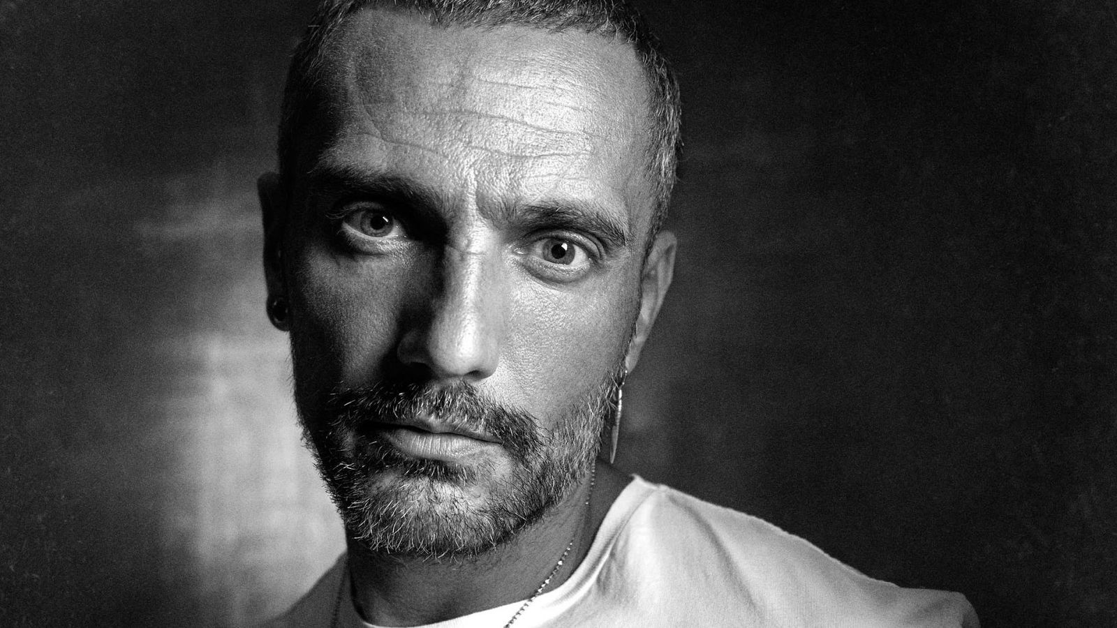 Ya puedes ver el documental 'David Delfín. Muestra tu herida'