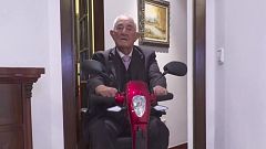 José, el motero centenario de Ourense que no piensa bajarse de su escúter