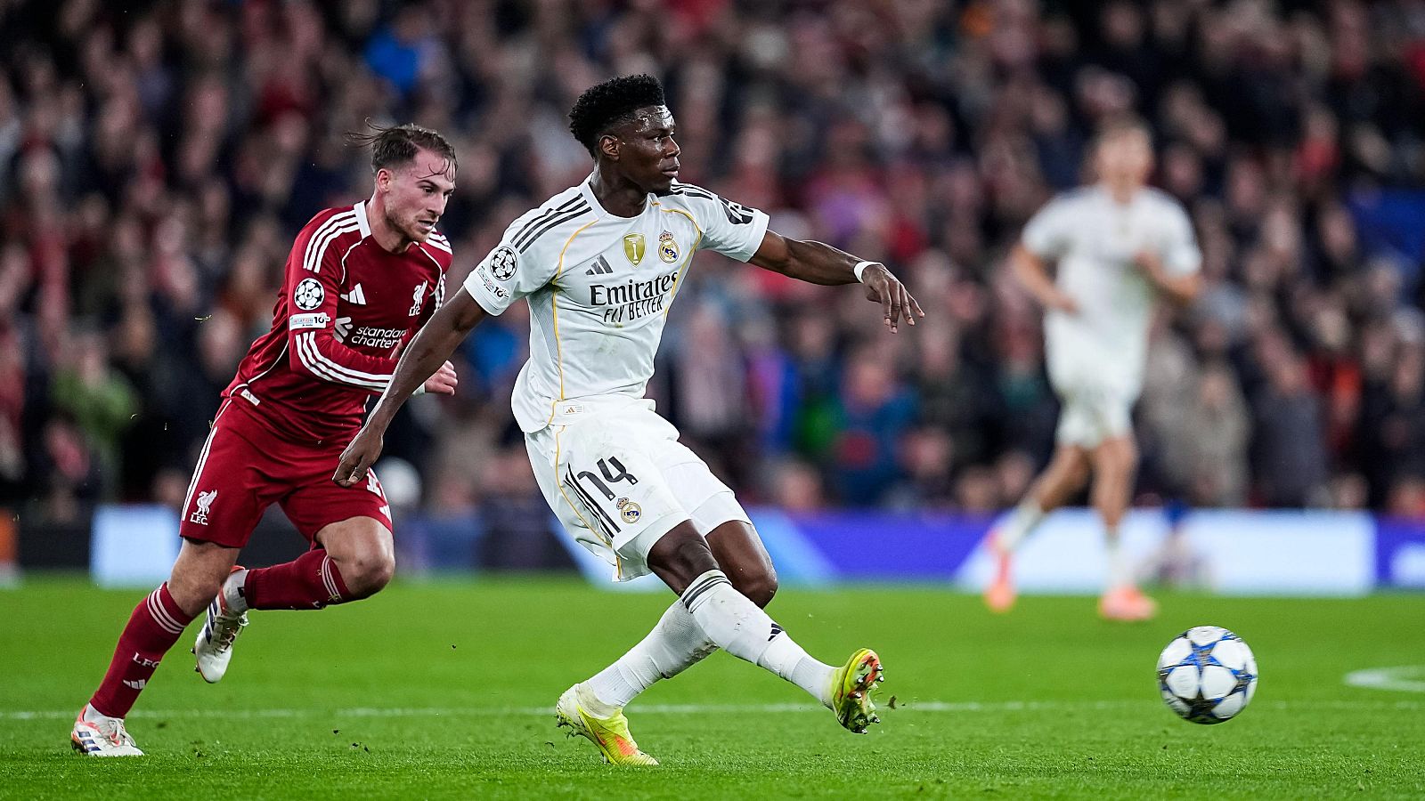 El jugador francés del Real Madrid en el partido de Champions ante el Liverpool.