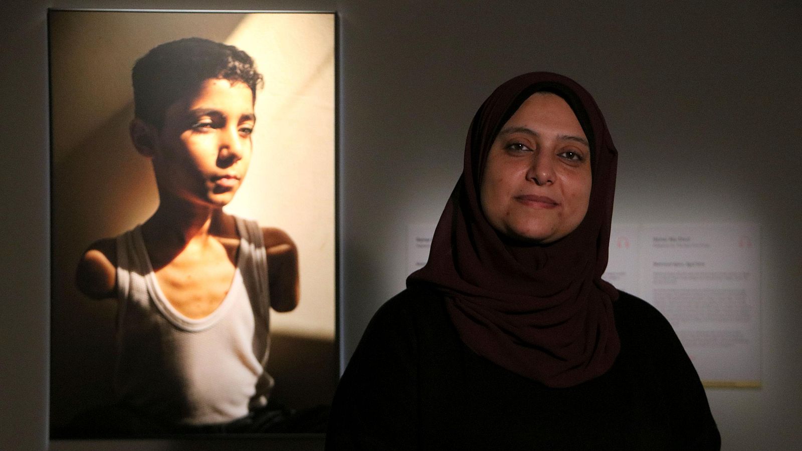 La guanyadora del World Press Photo de l'Any 2025, Samar Abu Elouf, amb la seva fotografia