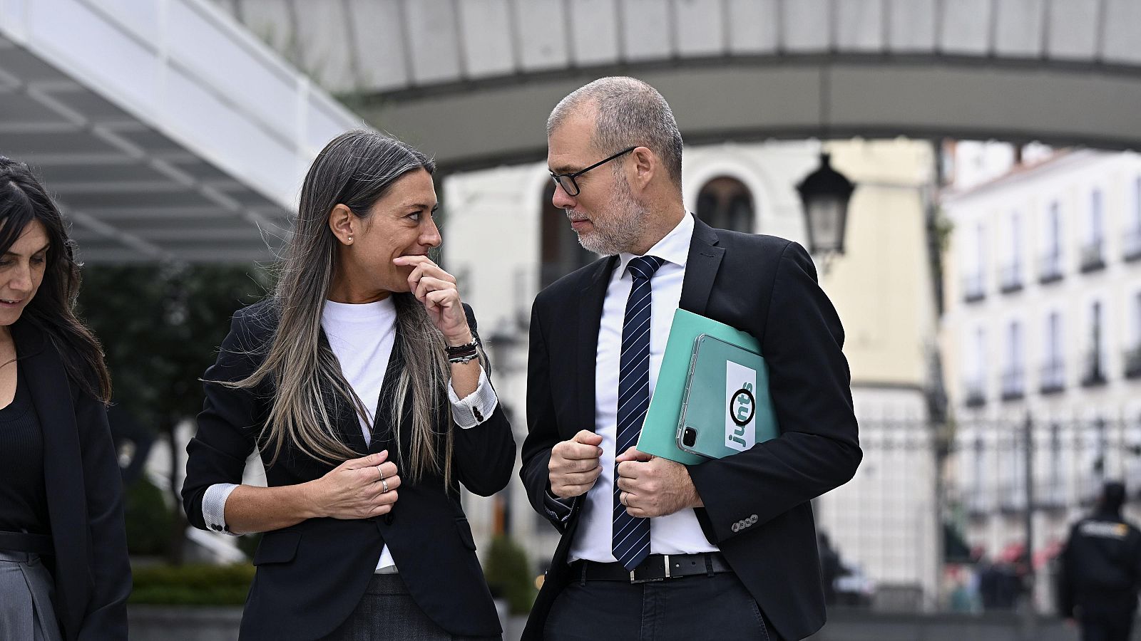 La portavoz en el Congreso de Junts per Catalunya, Míriam Nogueras (i) junto a los diputados de la formación Josep María Cruset Domènech (d)