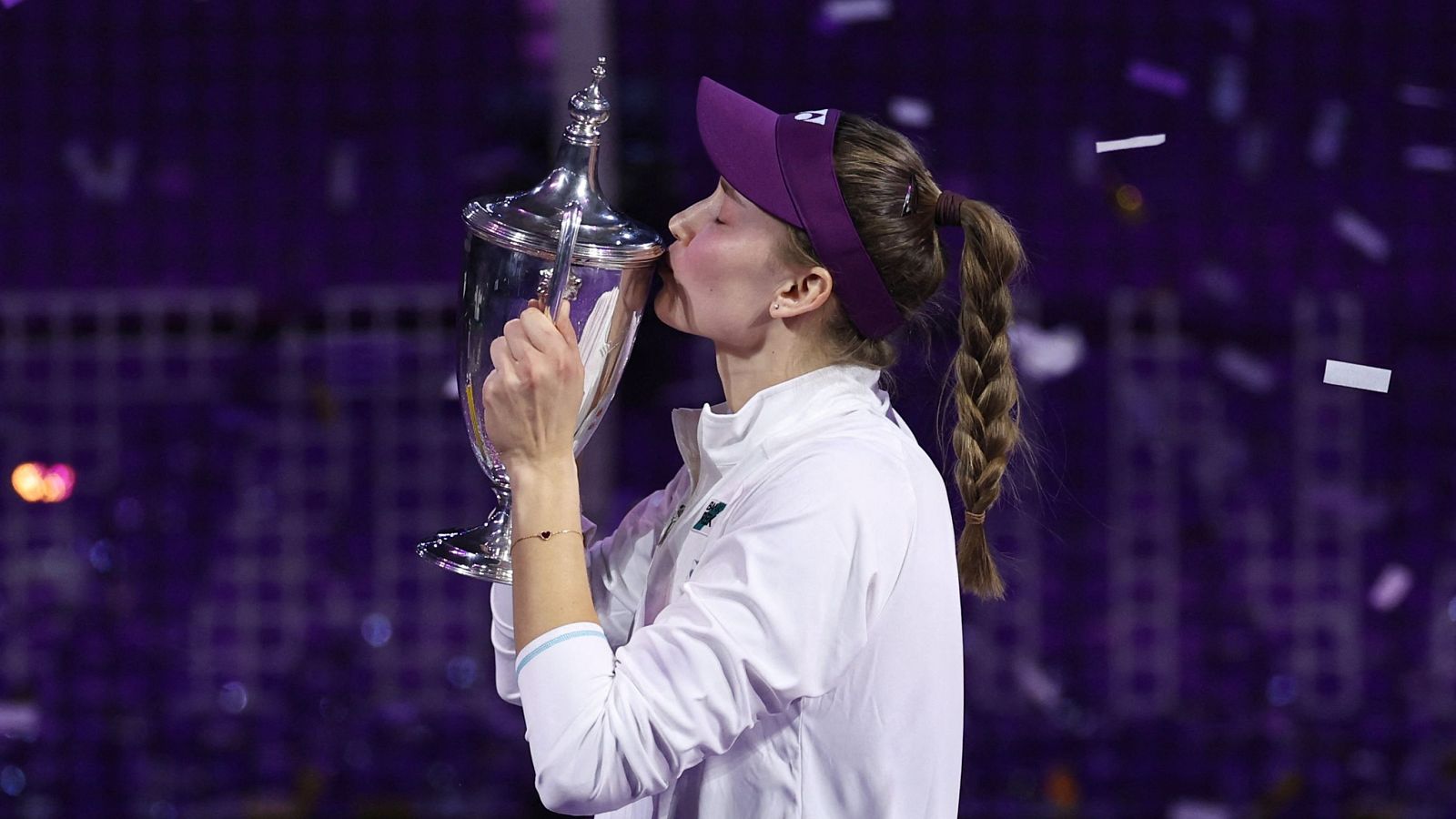 Rybakina gana las WTA Finals