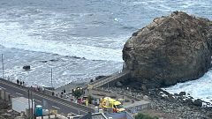 Al menos tres muertos y 15 heridos al caer al agua en varios incidentes por golpes de mar en la isla de Tenerife