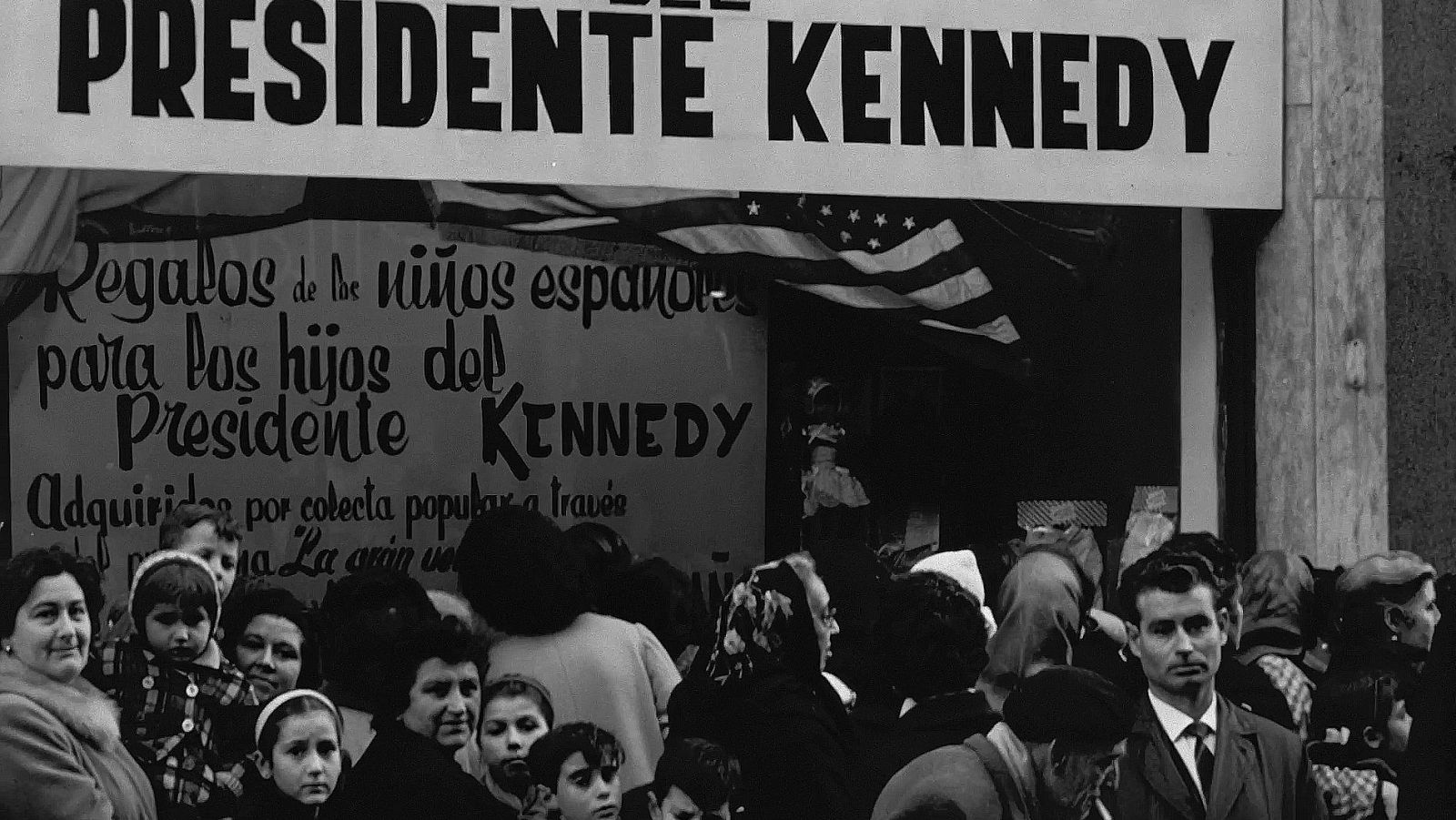 Dol a Kennedy: Infants espanyols envien joguines als fills del president