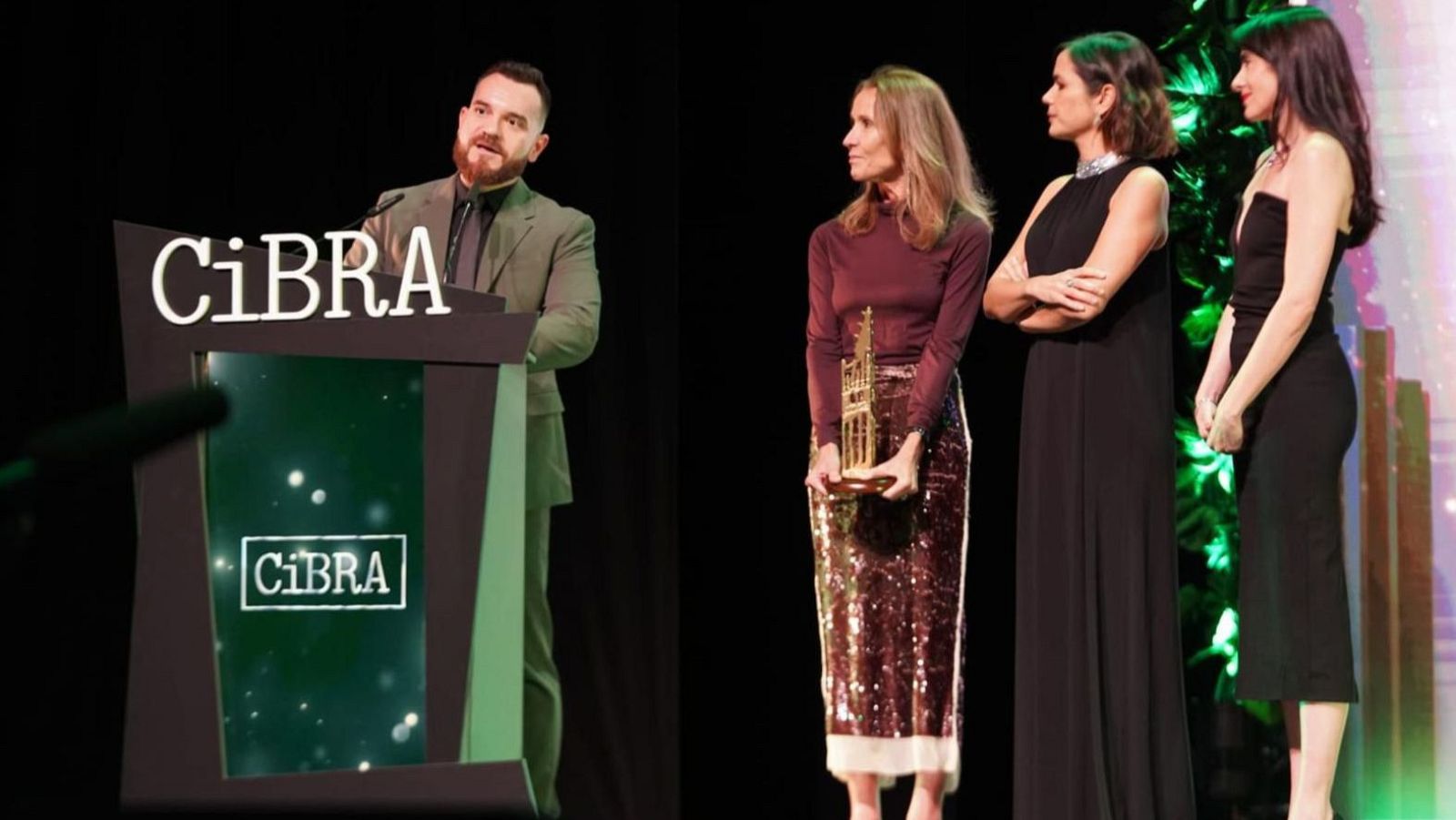 Rufino Sánchez, Ludmila Bravo, Elena S Sánchez y Sonia Sanchez, recogiendo el premio ayer en Toledo