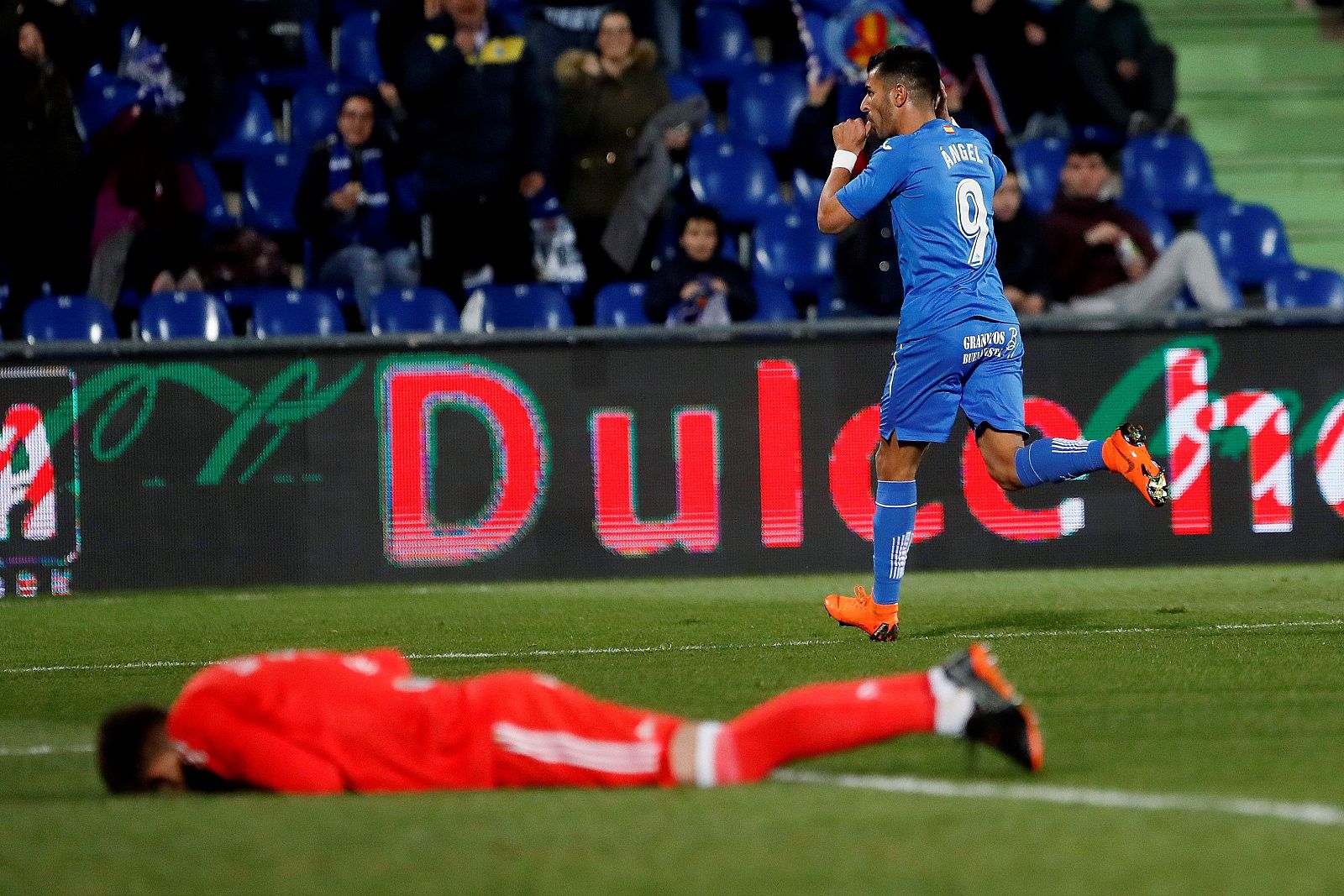 El delantero azulón Ángel Rodríguez celebra el gol marcado ante el Celta.