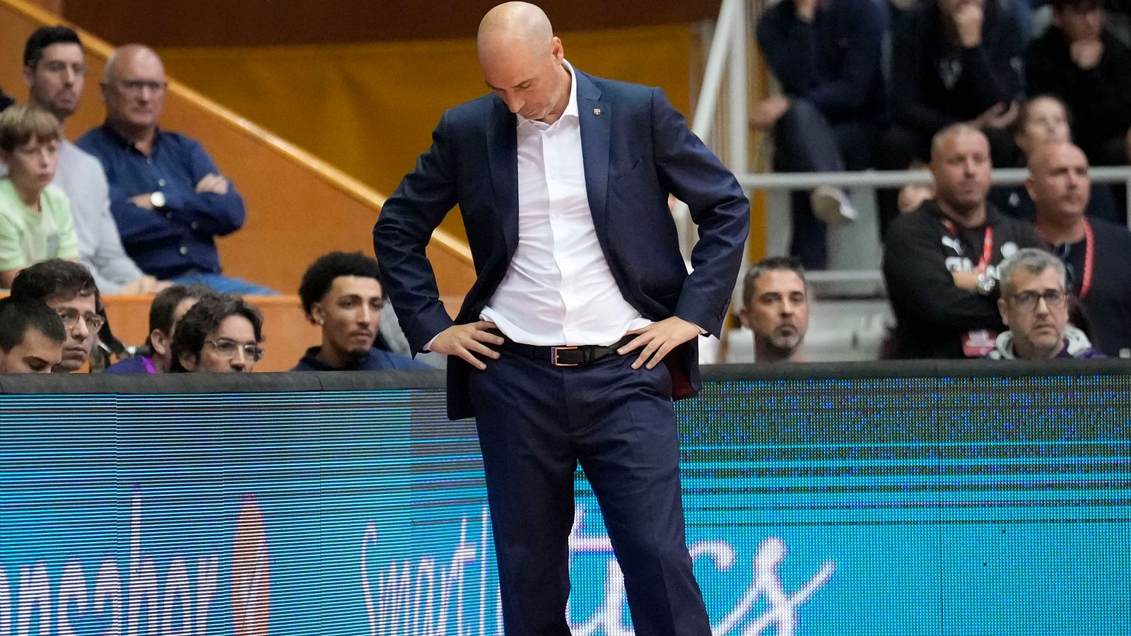 FC Barcelona destituye a Joan Peñarroya