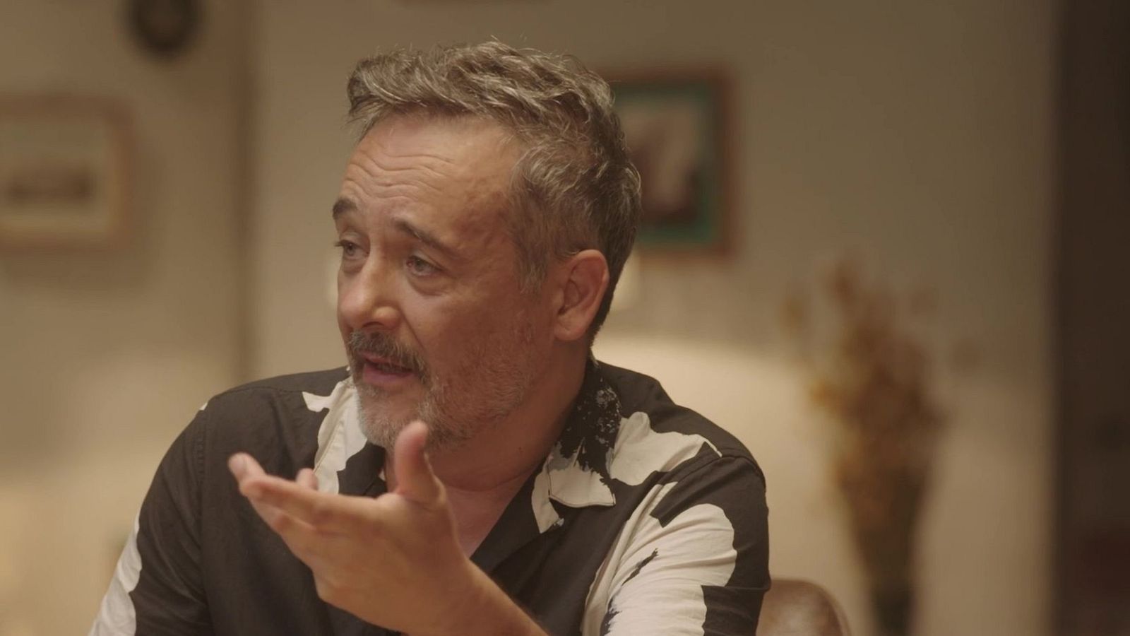 Per què l'àvia del cantant de Love of Lesbian creia que acabaria sent un drogoadiccte?