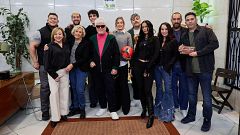 De Almodóvar a Alexia Putellas: Los 10 rostros que no han faltado en la visita de Rosalía a La Revuelta