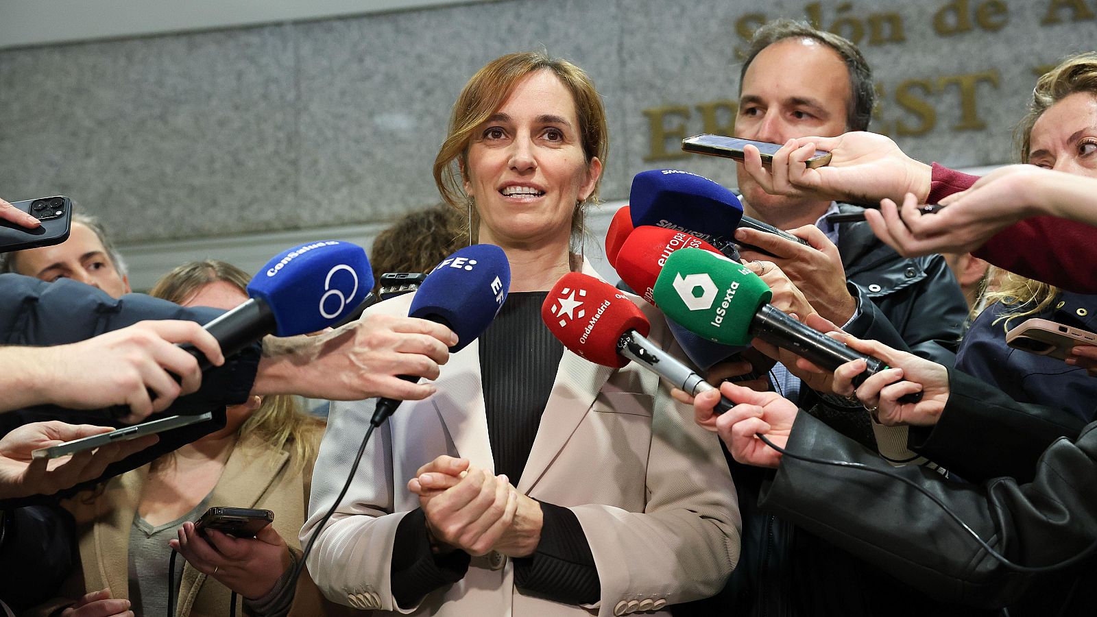 Sanidad y las comunidades autónomas acuerdan compartir por ahora los datos básicos de los cribados