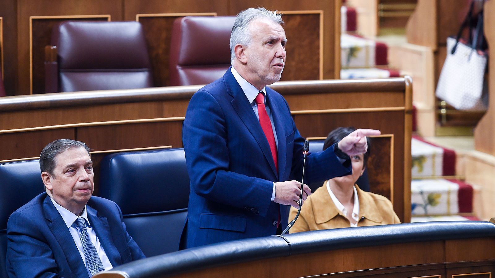 Torres defiende que el contrato de mascarillas no se hizo a través de él