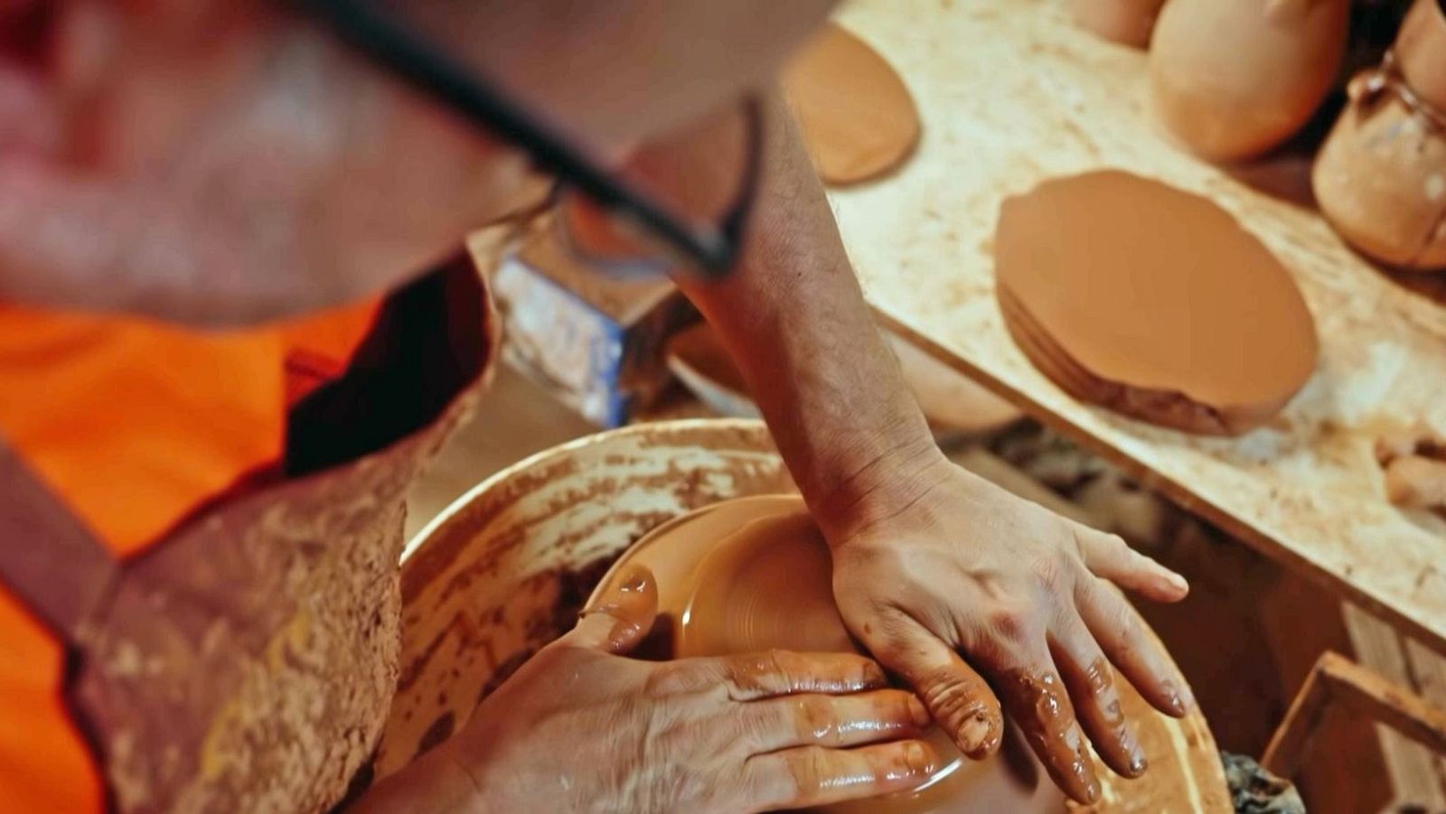 Breda, el poble que ha convertit el fang en art