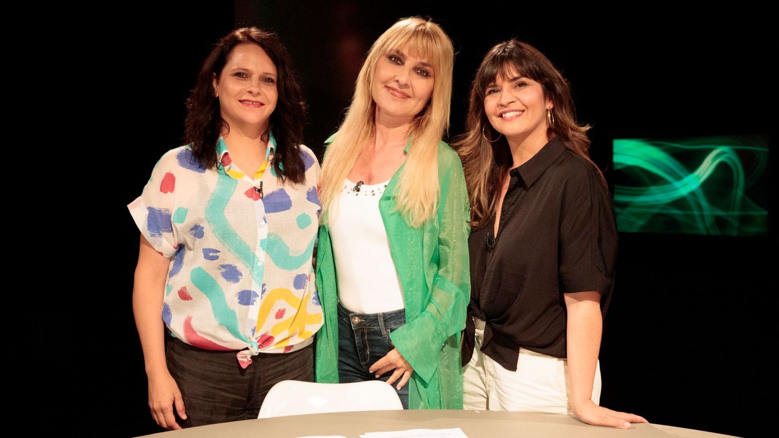 Directora y protagonista de 'O Corno', con Cayetana Guillén Cuervo en 'Versión Española