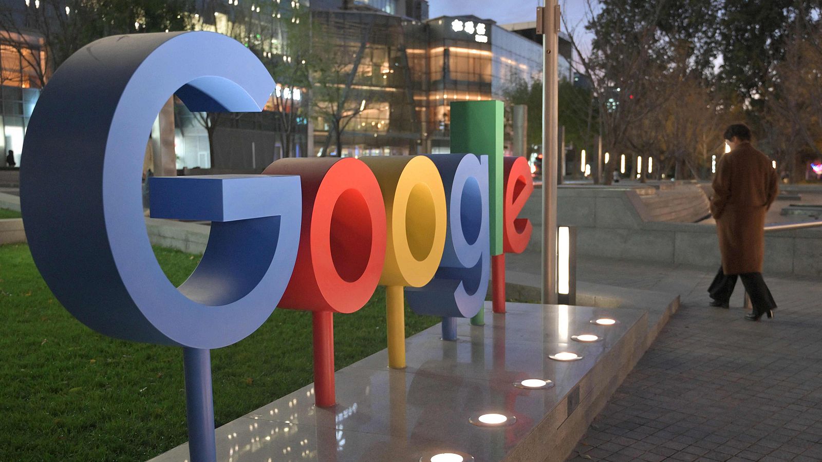 Bruselas abre una investigación a Google por penalizar los contenidos de medios en su buscador