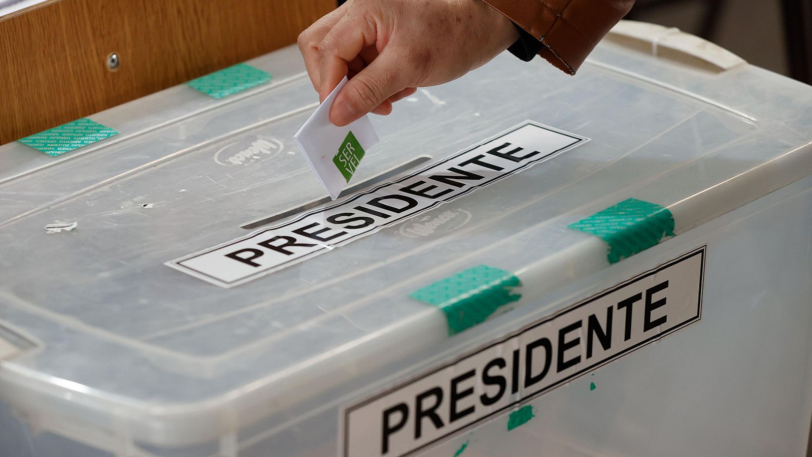 Última hora de las elecciones en Chile y el referéndum en Ecuador