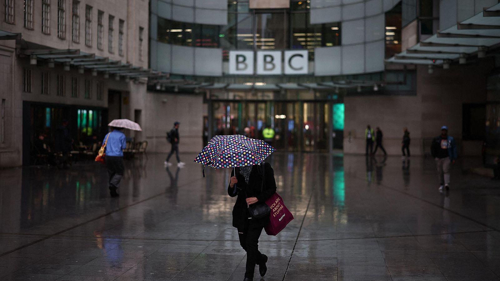Entrada de la sede de la BBC en Londres
